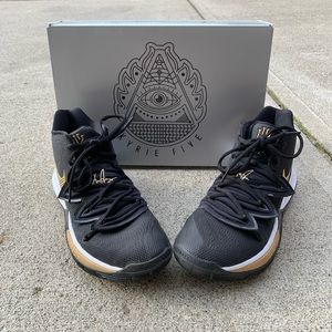 Nike Kyrie 5 Metallic black/gold